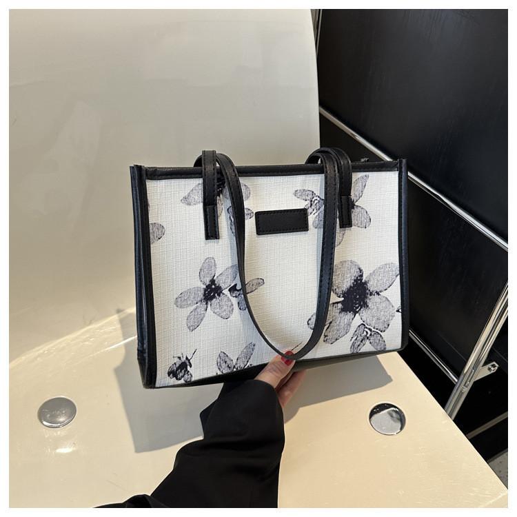 Stylish Simple Flower Pattern Square Bag Women's Casual Texture Shoulder Bag