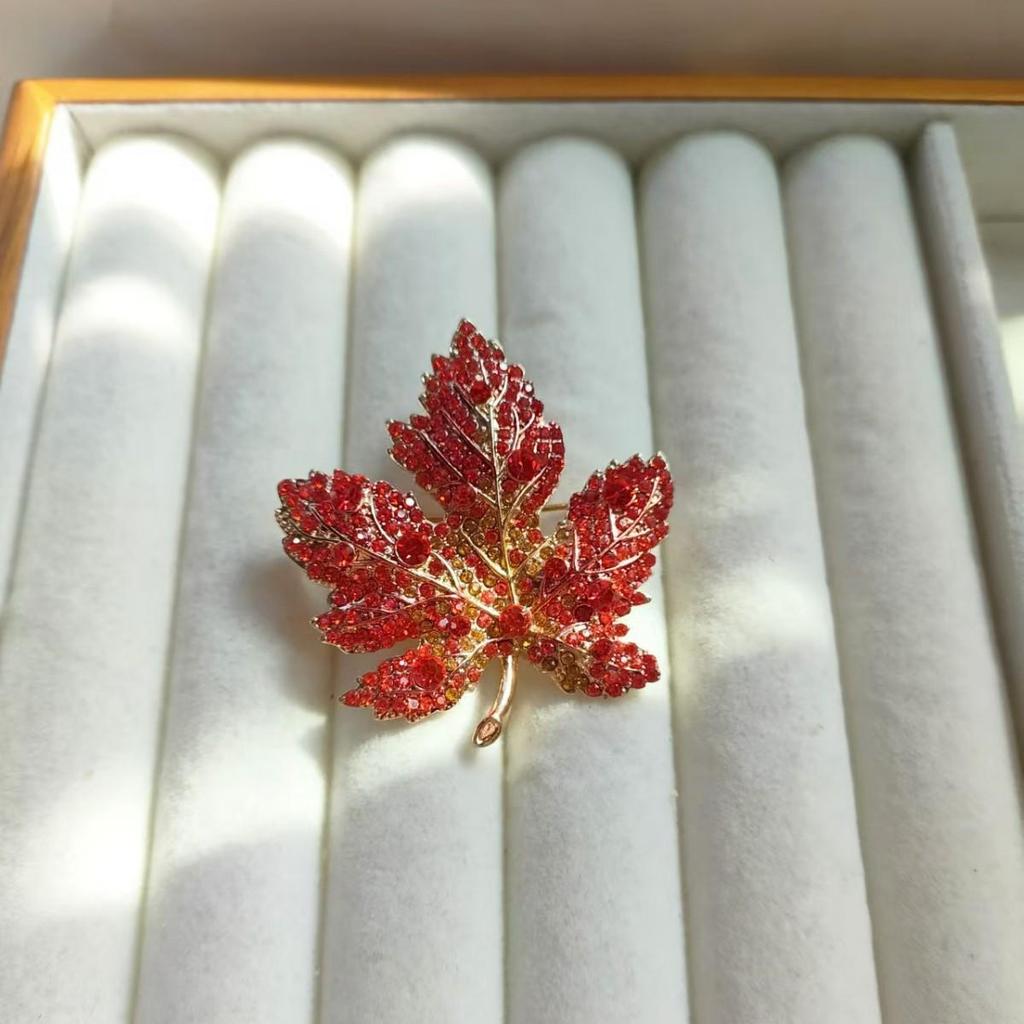 Elegant Red Maple Leaf Brooch for Women: Luxurious, Versatile Autumn/Winter Suit Accessory