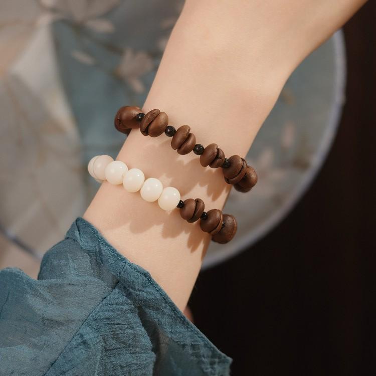 Jixiang Coffee offers natural pure coffee beans and obsidian bodhi beads bracelets for women, which are very beautiful and suitable for summer