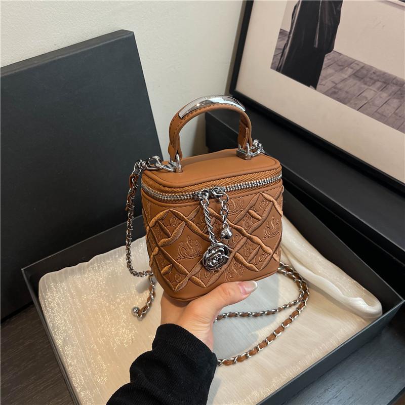 New Niche Design Heavy Industry Embroidery Silver Ball Small Cosmetic Bag Portable Shoulder Messenger Women's Bag