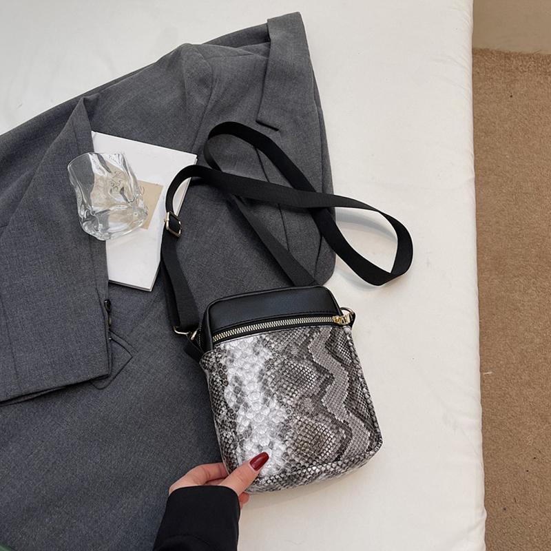 

Yogodlns Leopard Print Crossbody Bags for Women Fashion Casual Shoulder Bag Lightweight Phone Purse Versatile Office Daily Small Bag 15x5x20cm чёрный