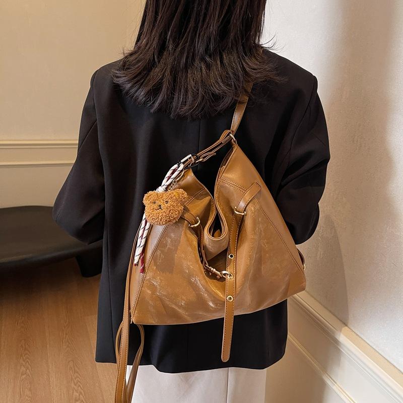 Retro Commuter Large Capacity Tote Women's Bag 2025 New Fashion Shoulder Messenger Bag Casual Light Backpack