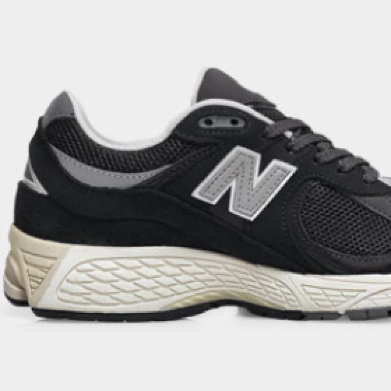 New Balance Sneakers Unisex 2002 Model Options