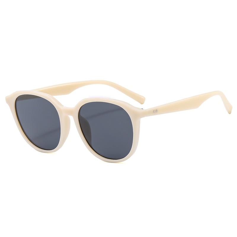 Retro Milky White Cat-eye Sunglasses for Women with Square or Round Faces, Slimming and Stylish, Sun Protection for Seaside Vacations, Popular Online