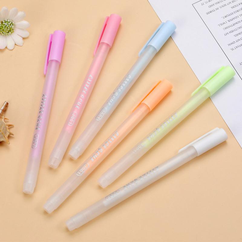 Bâton de colle solide type stylo Couleur bonbon Séchage rapide Stylo à main Bâton de colle haute viscosité Pour enfants École Étudiants créatifs Fournitures de papeterie Stylos