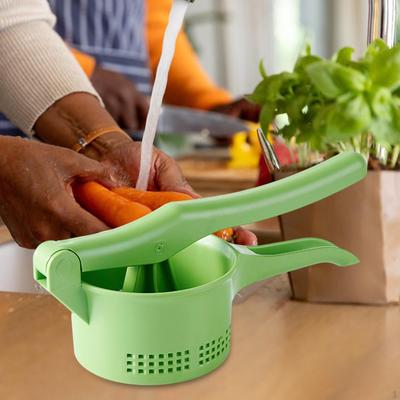 Ergonomic Vegetable Dryer for Manual Use with Portable Handle