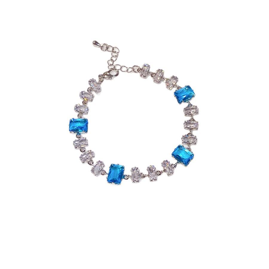 Bracciale Quadrifoglio Zircone Cuore - Gioiello Elegante e Versatile per Donna