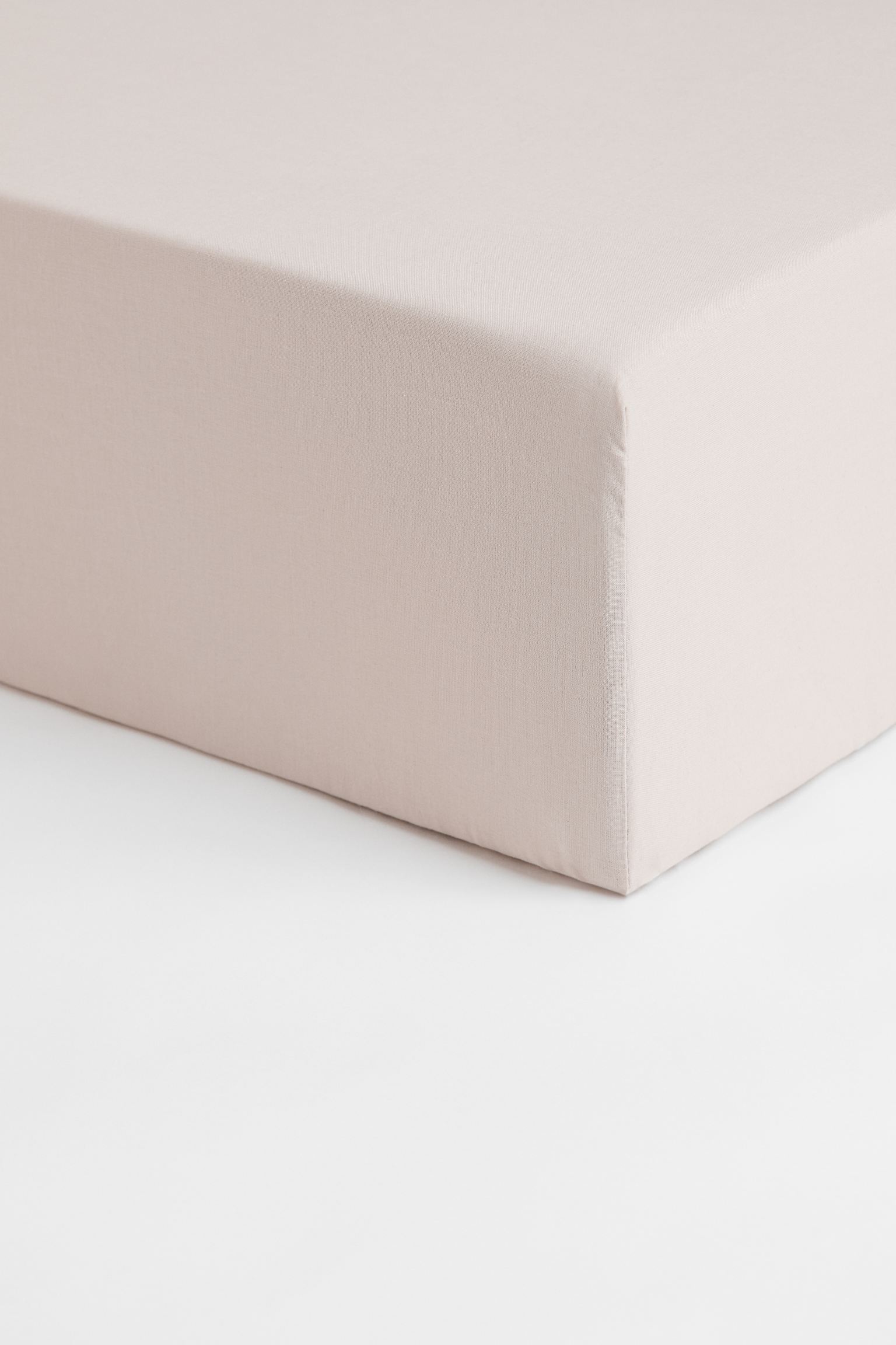 

Приталенная хлопковая простыня