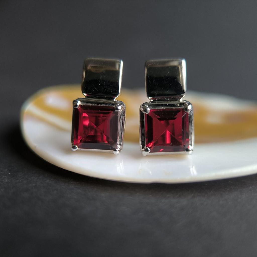 Серебряные серьги с искусственным гранатом nano 4.117ct (60002299)