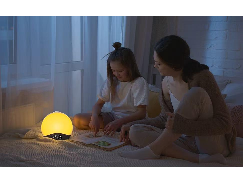 Popular Smart Sunrise Wake-up Light and White Noise Sleep Aid Alarm Clock with Atmosphere Lamp