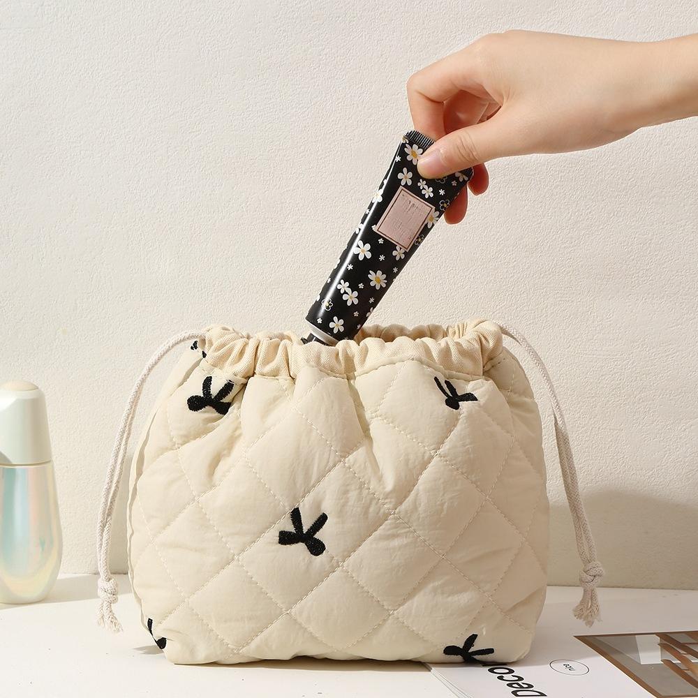 Cute Quilted Cosmetic Bag for Women Girl Large Capacity Travel Drawstring Storage Pouch Makeup Bag Female Travel Clutch Bags