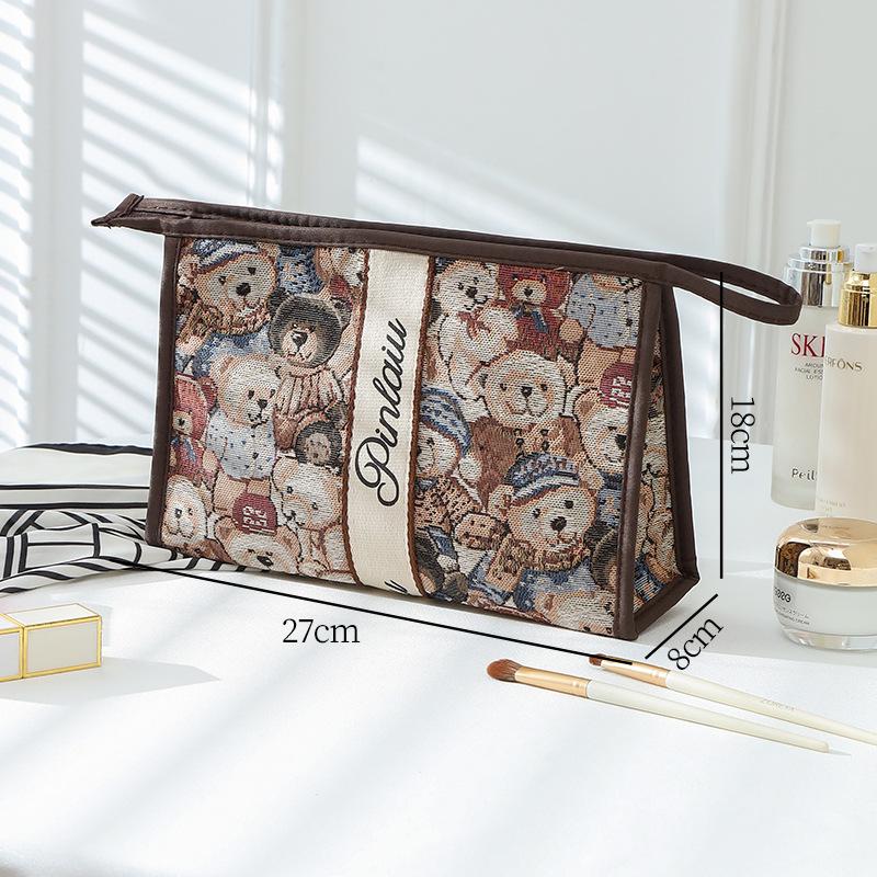 

Дорожная сумка для косметики и туалетных принадлежностей с изображением медведя из мультфильма