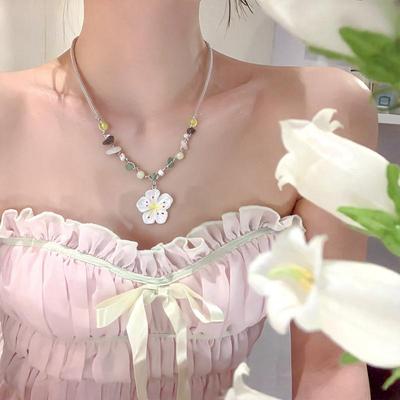 High-End Beaded Resin Flower Necklace: Fresh Sweet Summer Clavicle Chain for Women