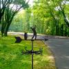 1pc Retro Black Metal Roof Golf Weathervane Wind Direction Indicator Outdoor Garden Lawn Patio Home Halloween Christmas New Year Gift