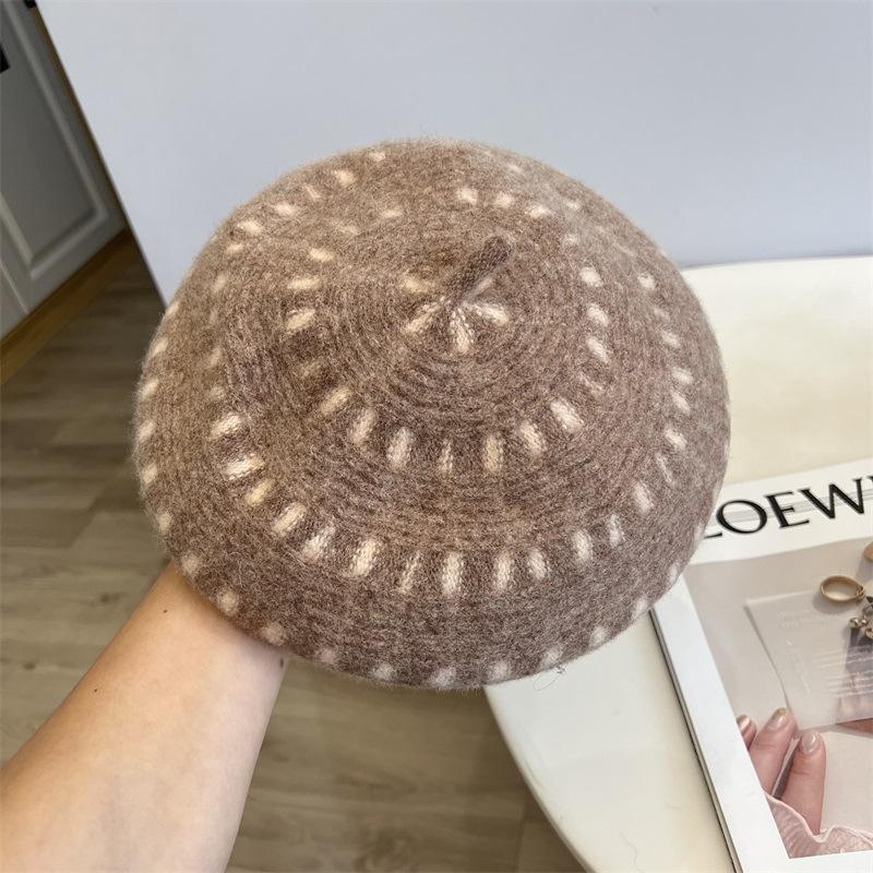 

Autumn and winter wool knitted fine plaid jacquard beret female literary retro thermal painter hat M（56-58cm） хакі