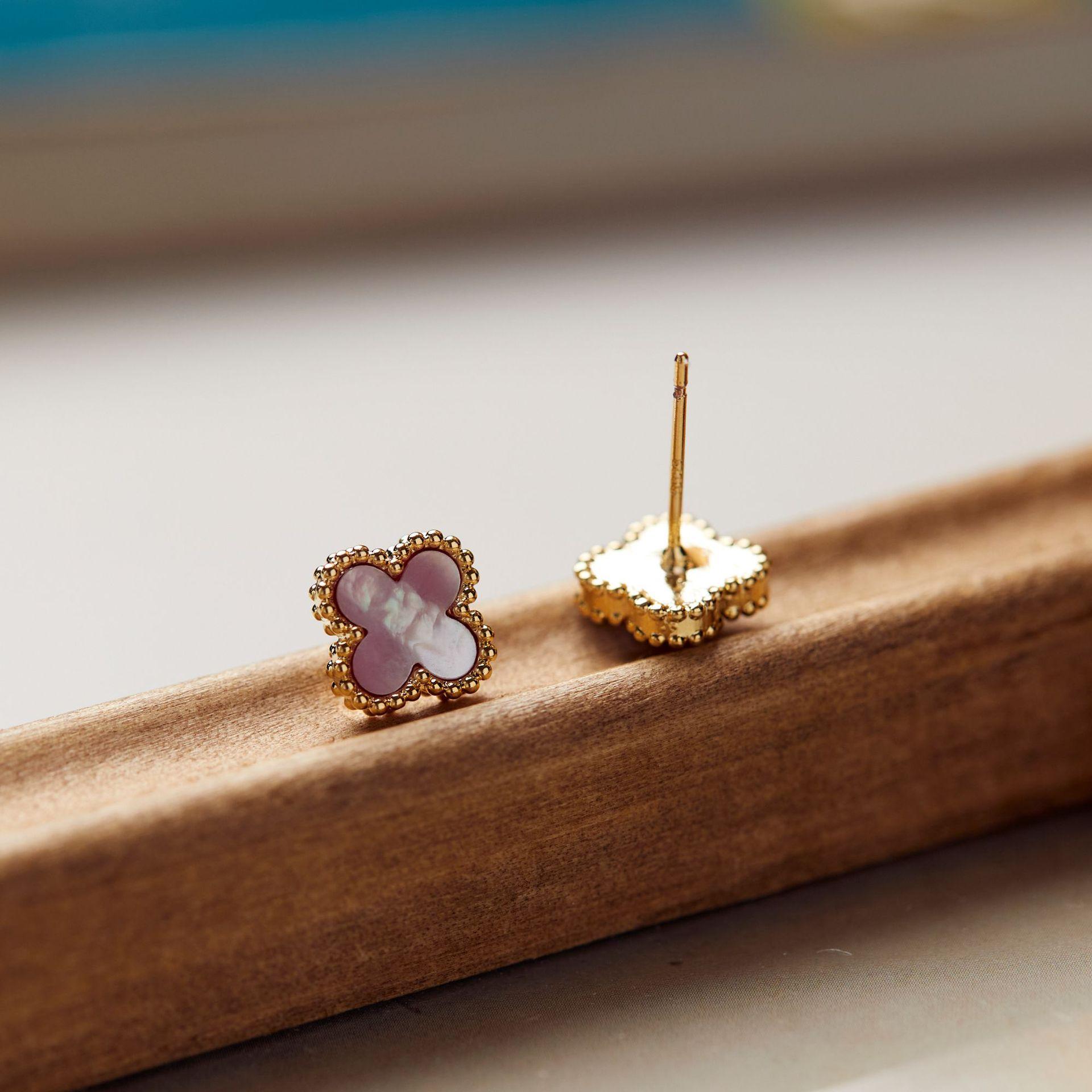 

Серьги-клеверы с розовым и фиолетовым перламутром и четырьмя листочками, новые безболезненные ушные клипсы без отверстий для ушей, высококачественные роскошные женские серьги ear pin