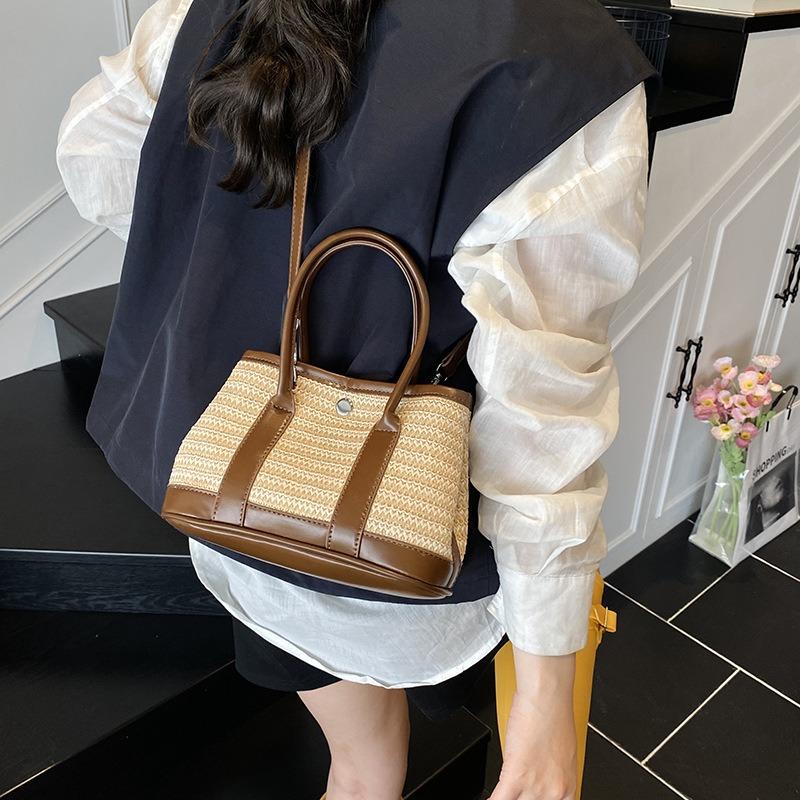 New Fashionable Straw Handbag Spring Contrasting Color Fashionable Shoulder Bag Simple Woven Messenger Bag