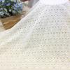 100x130cm Tessuto di Cotone Bianco Ricamato con Occhielli Pizzo di Cotone Materiale per Cucire Vestiti, Al Metro 23 stili