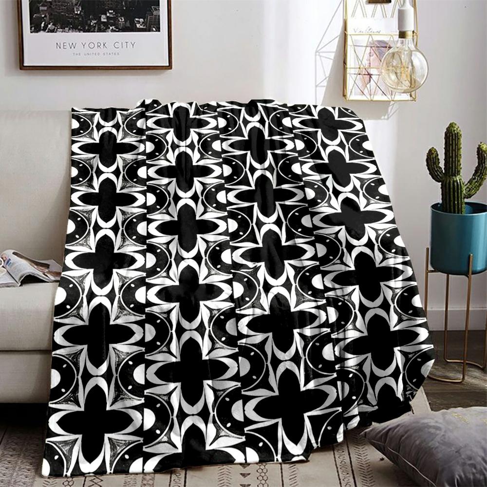 Black and White Geometric Floral Pattern Blanket for Blanket, Suitable for Use In the Bedroom, Living Room, On the Sofa