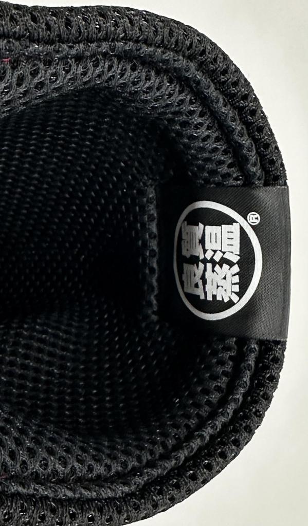 The black tag will be replaced with a new version in due course. Hard Black Red stitching Double Next generation 3-layer polyester mesh material