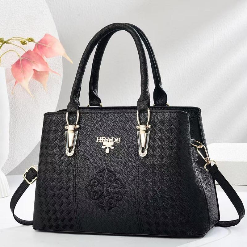 

omen s bag new fashion texture large capacity handbag embroidered shoulder bag чёрный