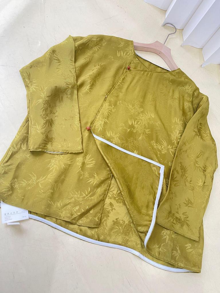 2024 Spring Women's Retro Chinese Style Agate Button Slanted Lapel Top