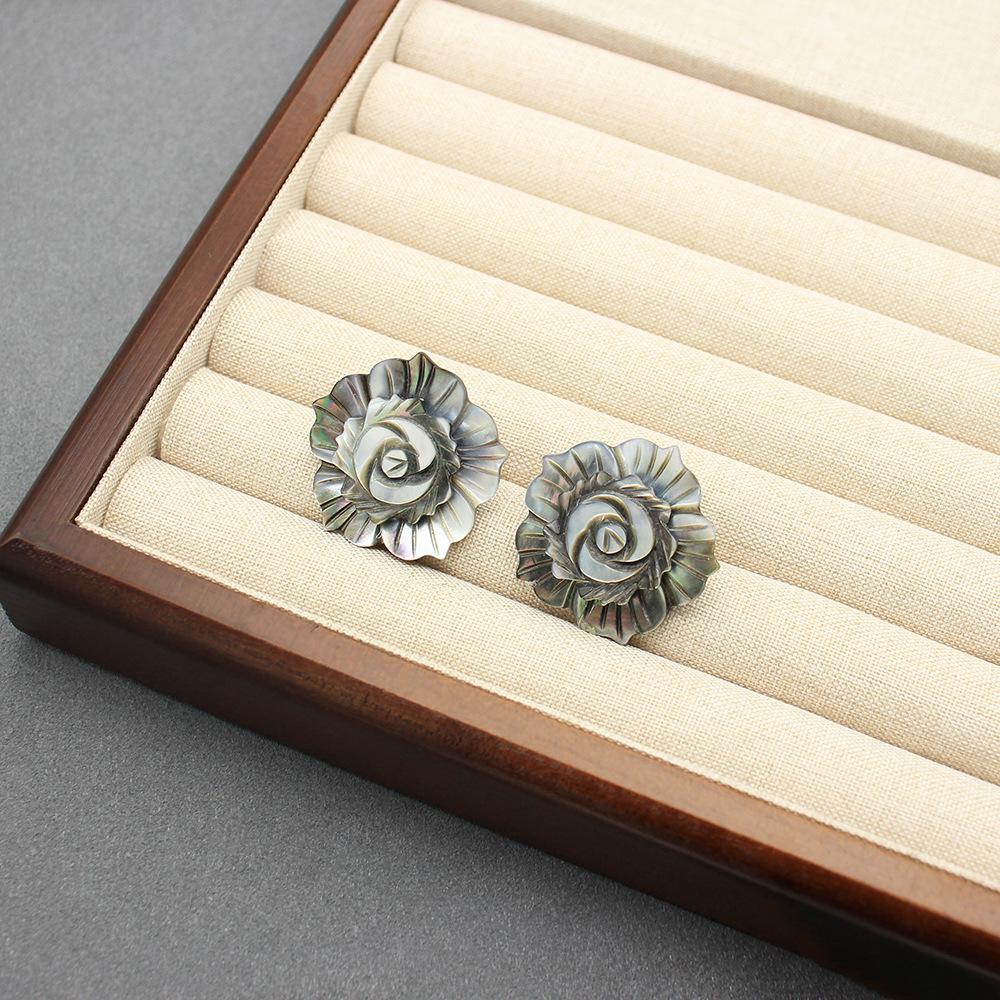 MONIES Wind Black Mother-of-Pearl Camellia Earrings - Elegant and Luxurious Style for Women