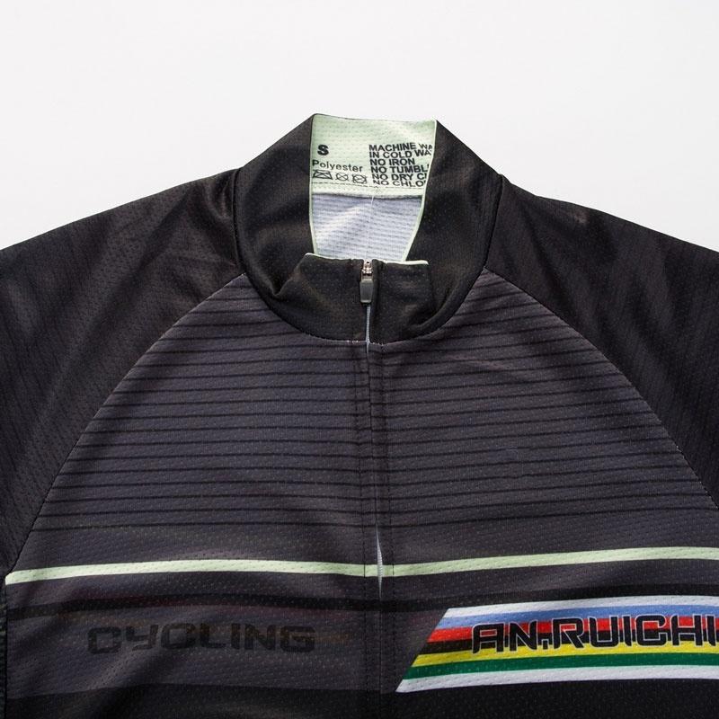 Anti-Schweiß-Kurzes Radtrikot Schwarze Trägerhose Fahrradbekleidungsset Sporttrikots Bunte Streifen Schwarze Herren Radsportbekleidung Anzüge
