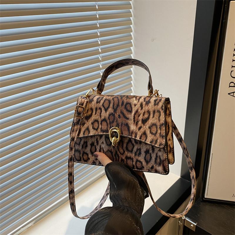 Unique Stylish 2024 Small Handbag Trendy Crossbody Bag With Magnetic Closure In Black And Brown