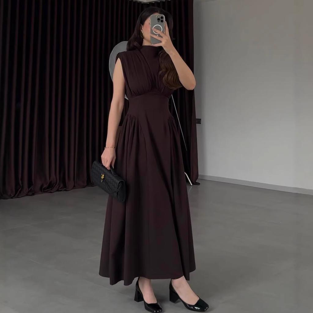 Europe, America, the new summer vacation style temperament pleated sleeveless lace-up big pendulum long dress
