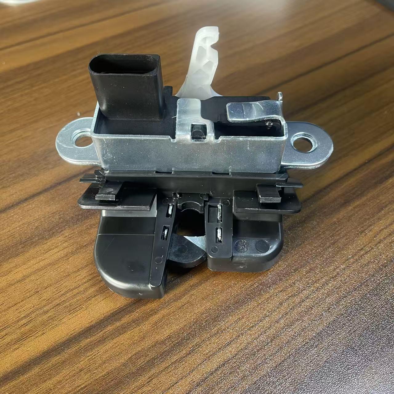 

Rear Trunk Lock Block for Old Model SEAT 6J4827505 (5P8827505) None