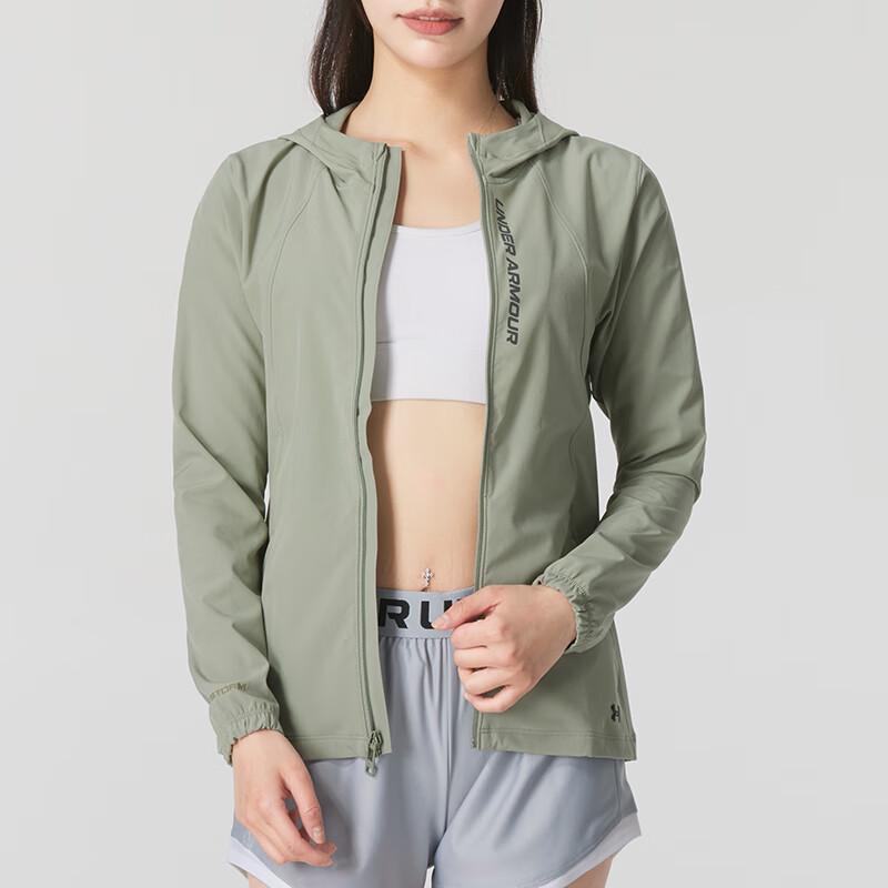 

Under Armour Women s Woven Hooded Jacket XS