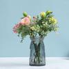 Decoração de casa – Flores e coroas artificiais