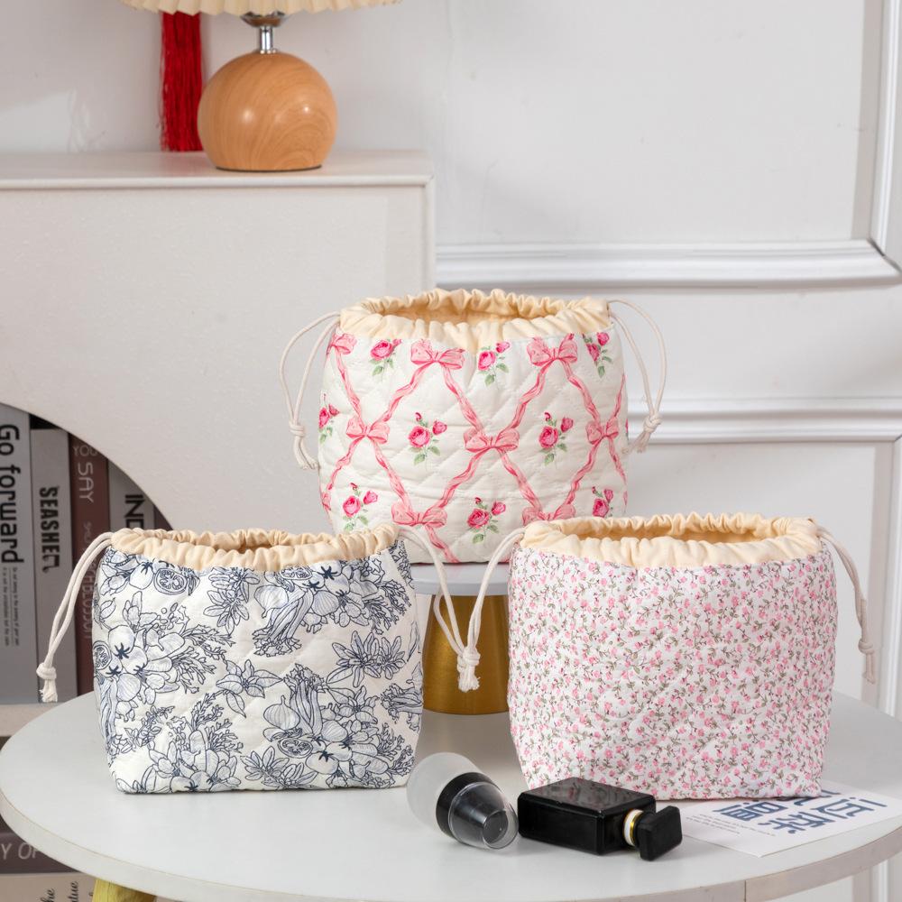 Korean Style Drawstring Cosmetic Bag High-end Travel Toiletry Bag Large Drawstring Bags Portable Makeup Pouch Travel Organizer