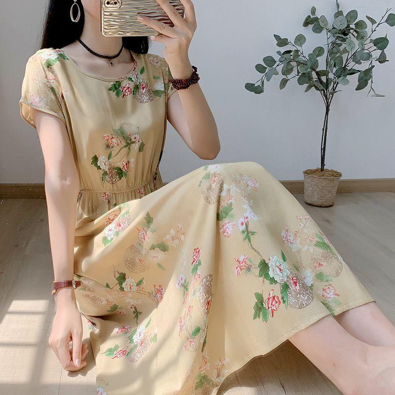 Свободное и обтягивающее хлопково-шелковое платье с короткими рукавами для летней — фото 27