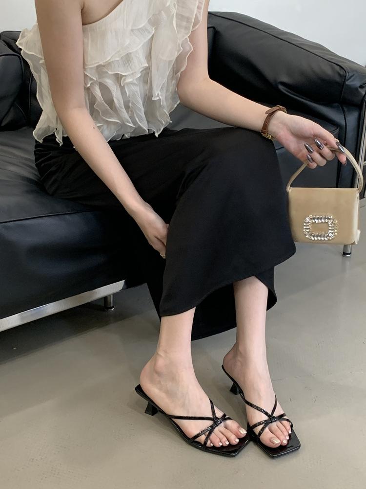 

Niche thin strap square head open-toed high-heeled sandals girl 2025 spring and summer new one-word strap thin heel temperament light mouth slippers 34