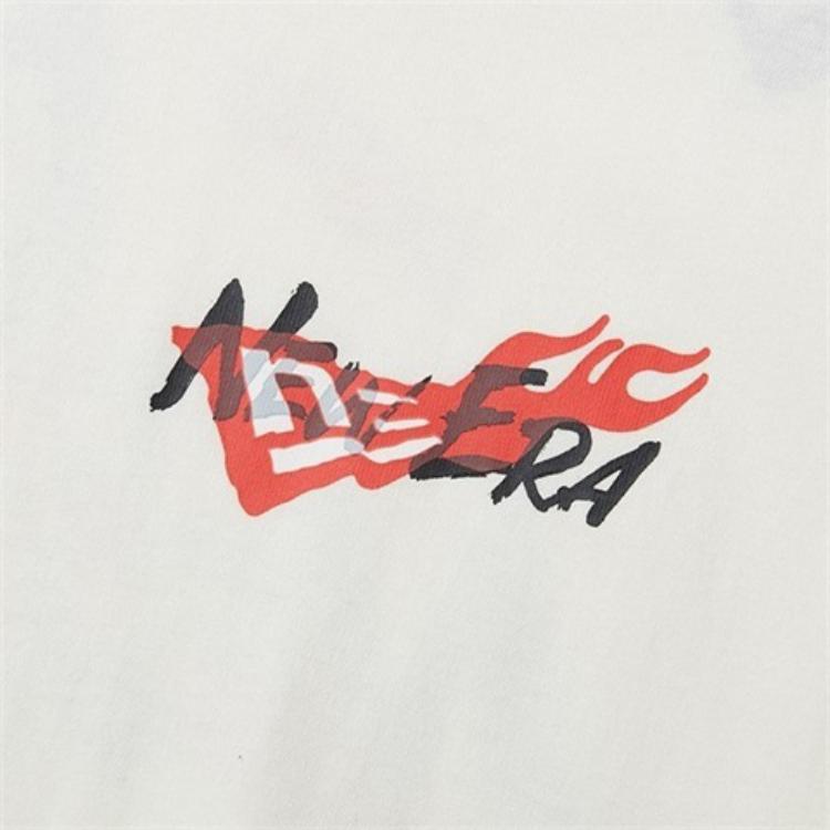 New Era Tigerprint Rundhals-T-Shirt Unisex Oberteile Elfenbein 13038760