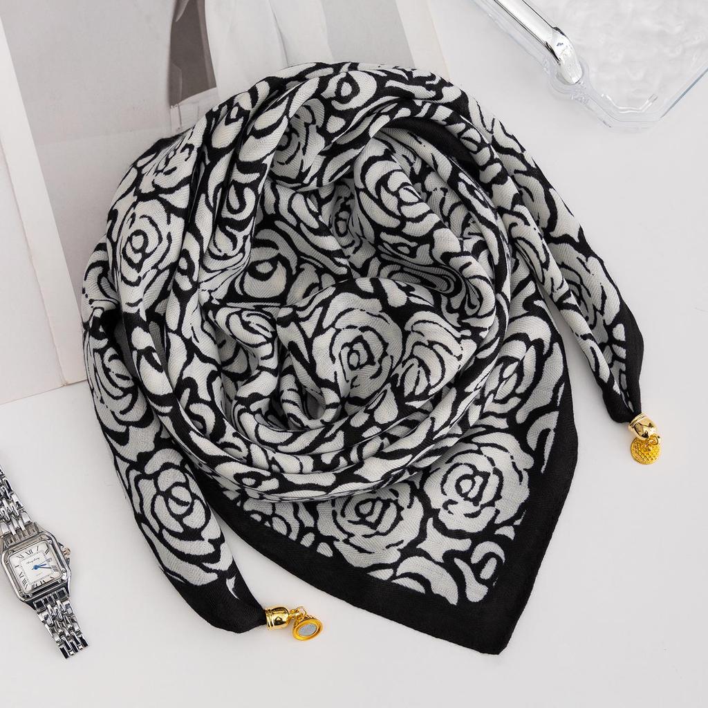 Women's Magnetic Buckle Cotton Scarf - Stylish, Lightweight, Comfortable Neck Protection