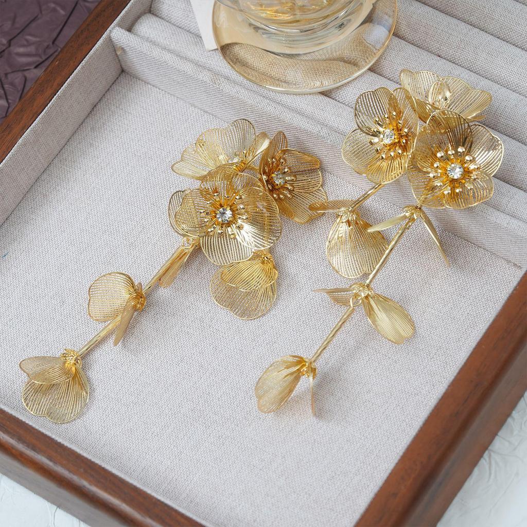 Silver Rhinestone Fishtail Tassel Earrings: Exaggerated Flower Design for a Stylish Look.