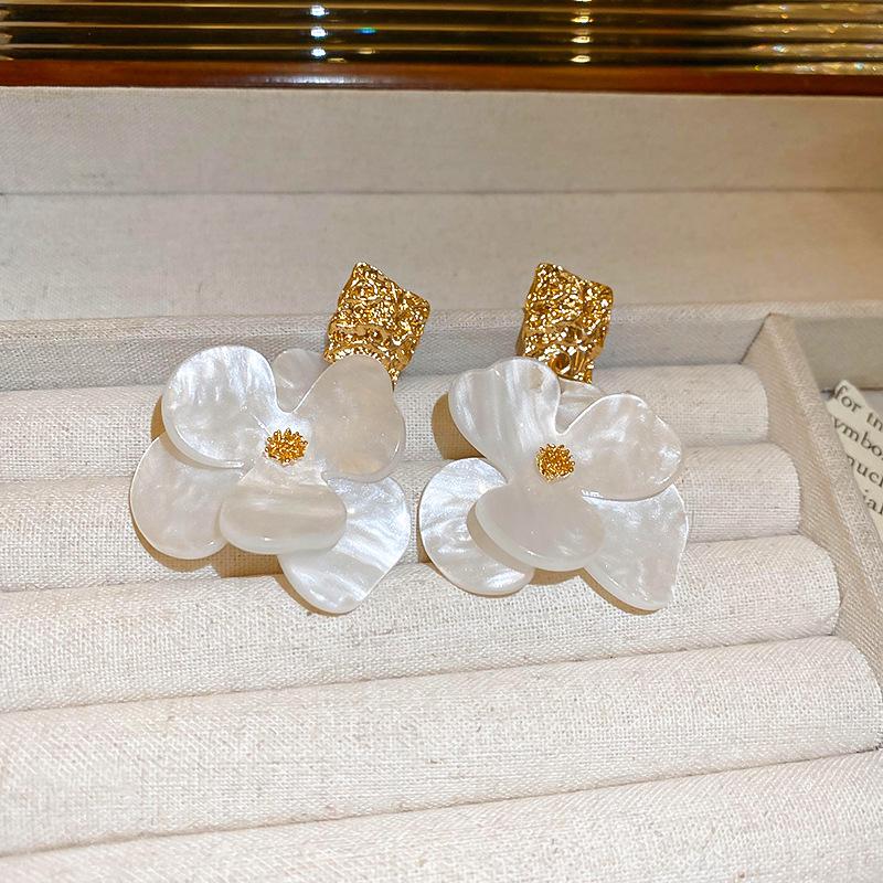 Silver Needle Acrylic Flower Earrings - Unique, Fashionable, Lightweight Luxury Accessory