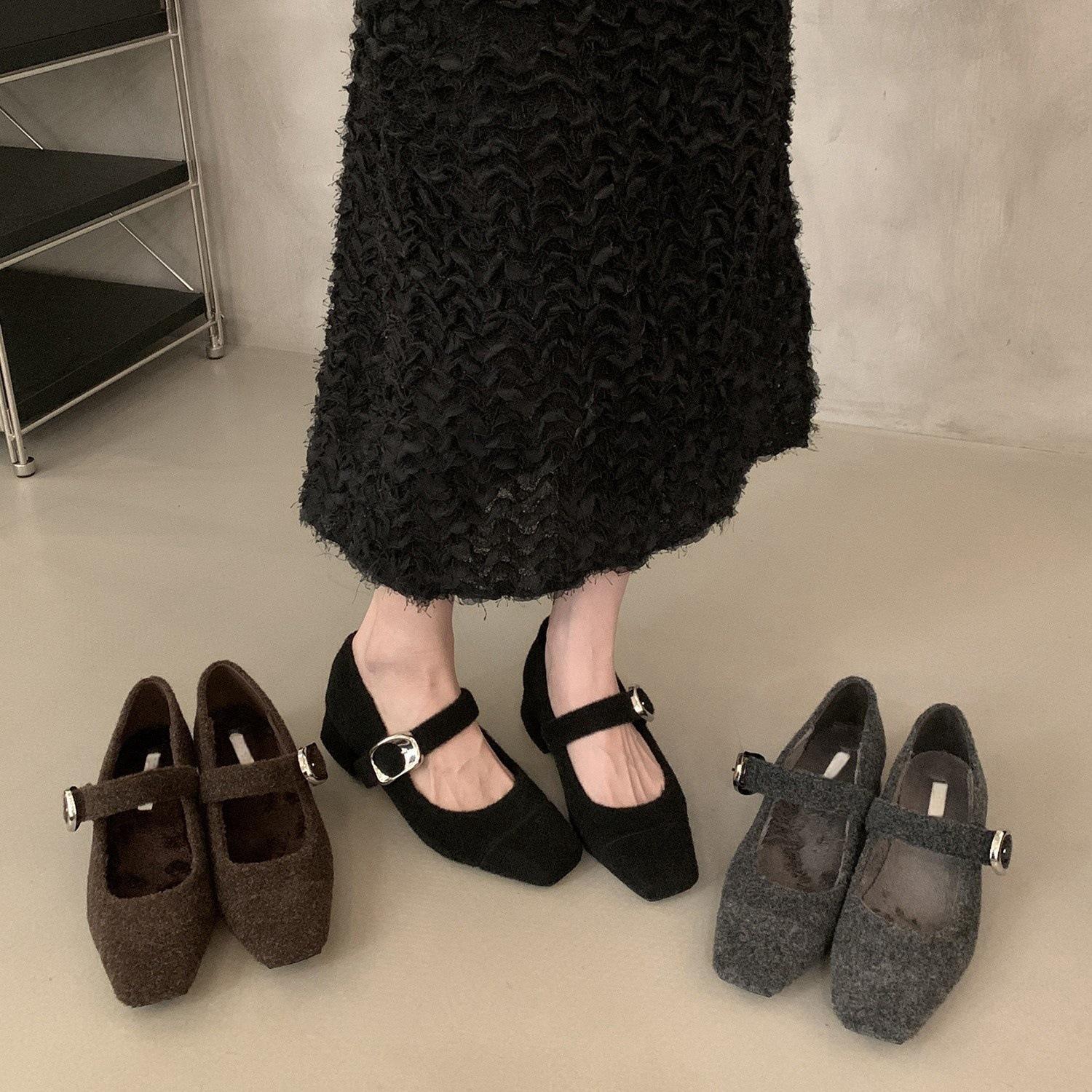 

Medium and high heel square head gray single shoes women s shoes autumn and winter with skirt plush Mary Jane fluffy shoes 35 чорний