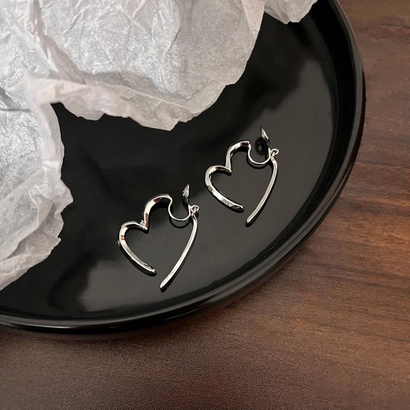 Pearl Mosquito Coil Disc Ear Clips: No-Pierce, Elegant French-Style Earrings for Women