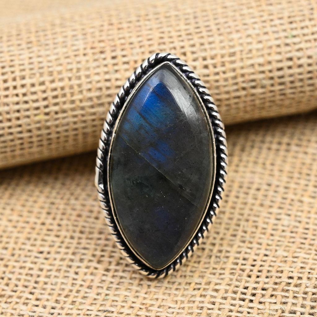 Wunderschöner Labradorit-Edelstein, handgefertigter Ringschmuck aus 925er Sterlingsilber