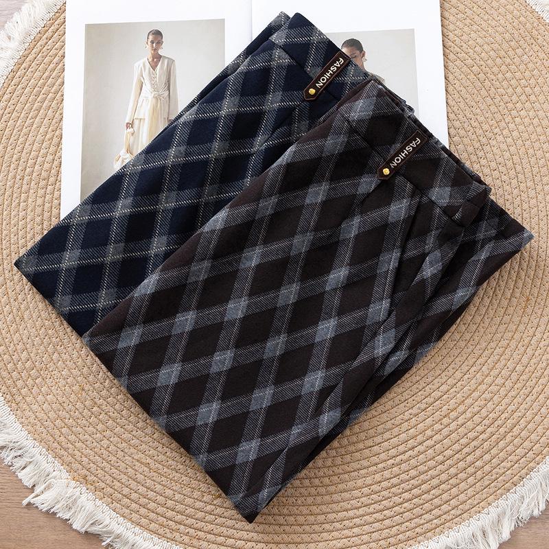 Women's Plaid Wool Hip-Hugging Half Skirt with Elastic Waist and Back Slit, 2025 Winter Collection