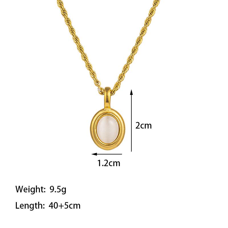 European Retro Black Agate Mother-of-Pearl Clavicle Necklace for Women - Light Luxury High-End Temperament.