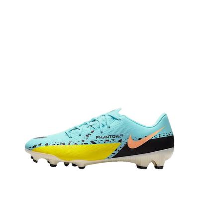 Încălțăminte specială pentru sport – Ghete de fotbal