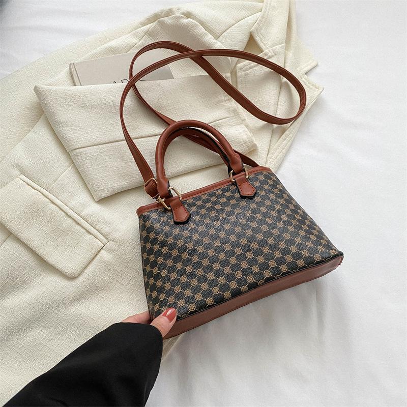 Niche Korean Version of Shoulder Bag Casual and Fashionable Crossbody Bag Fashionable Simple Handbag Temperament Small Square Bag