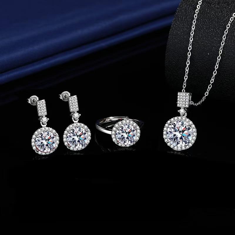 025 Caibao Rubin Taubenblutrot Set Retro Set mit Zirkonia Diamantring Halskette Ohrringe Damen
