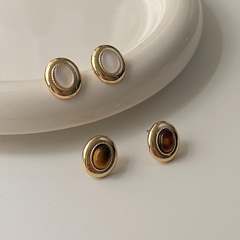 Elegant Retro Tiger Eye Oval Stud Earrings - Gentle Luster for Prom