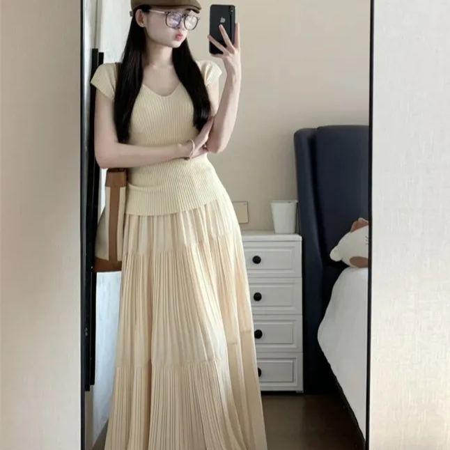 Women's V-neck Knit T-shirt & High-waisted Pleated Skirt Set